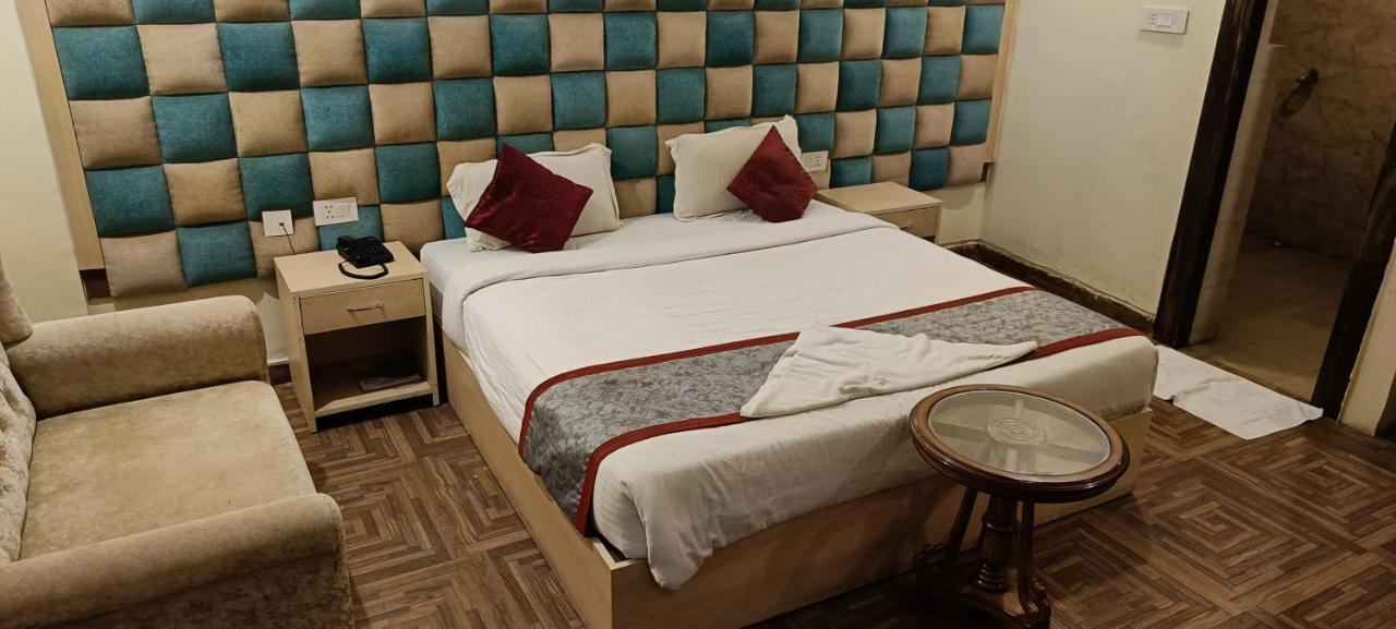 Отель The Grand Orion Chinhat Экстерьер фото